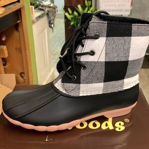 Outwoods new boot!plaid and super cute see pics for details .size 9m